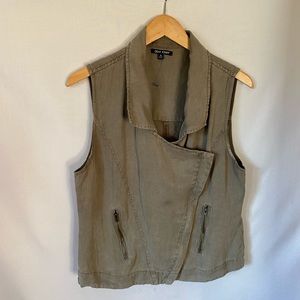 VGW Dear John army green linen vest